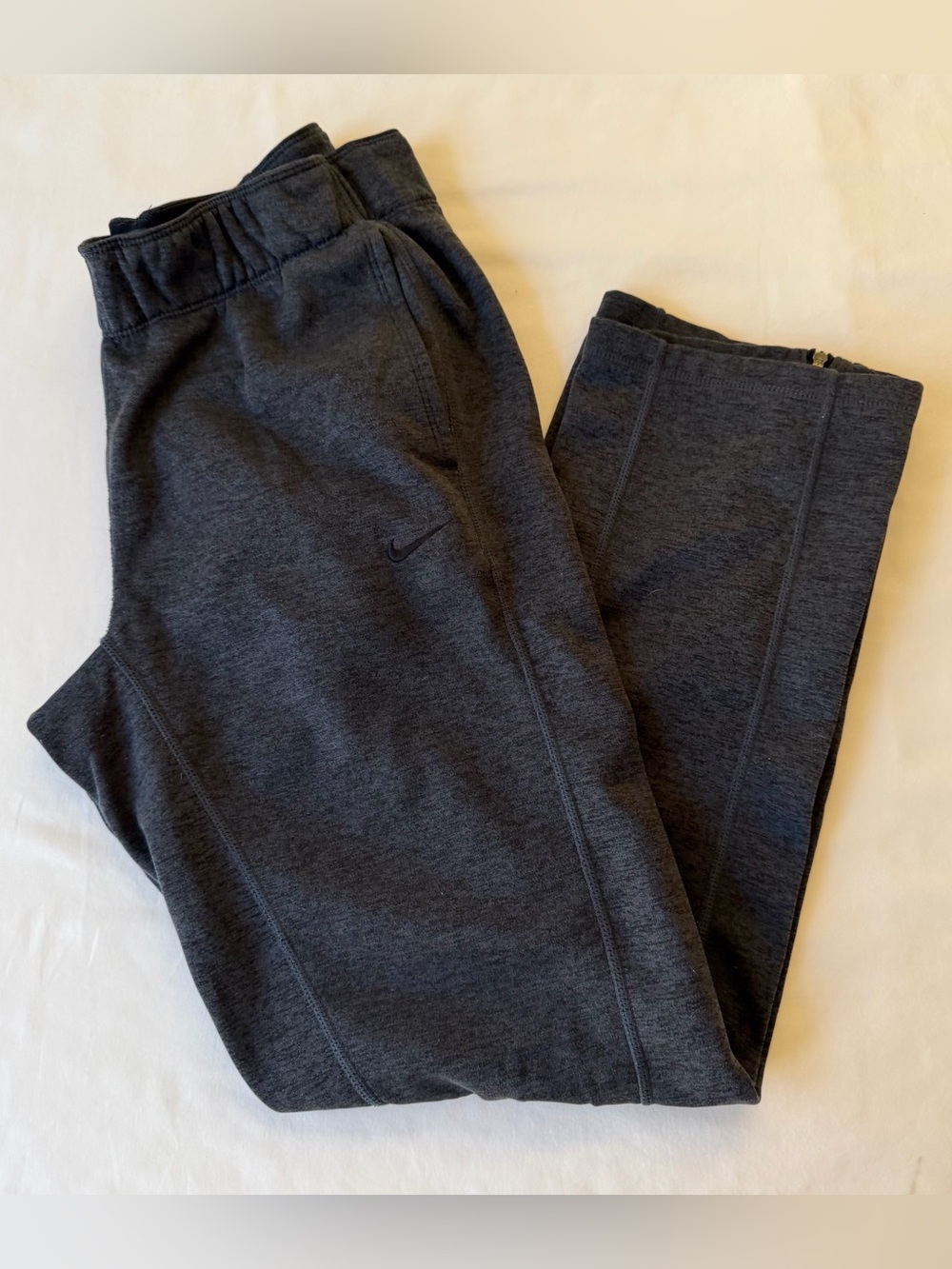 Nike Therma-Fit Dark Gray Women’s Fleece Lined Sweatpants Size Small